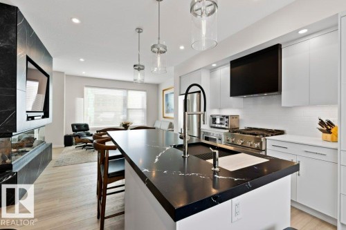 58 5 Rondeau Drive, St. Albert, AB - Indoor Photo Showing Kitchen With Upgraded Kitchen