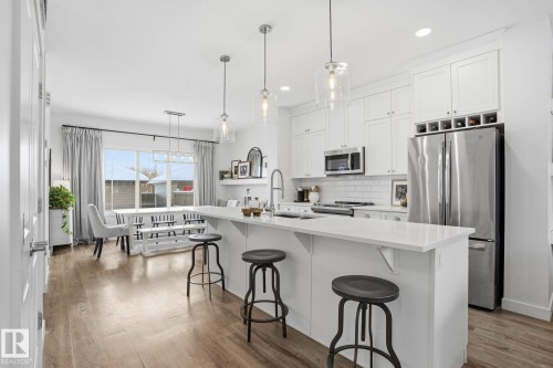 74 Garneau Gate, Spruce Grove, AB - Indoor Photo Showing Kitchen With Upgraded Kitchen