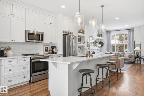 74 Garneau Gate, Spruce Grove, AB - Indoor Photo Showing Kitchen With Upgraded Kitchen