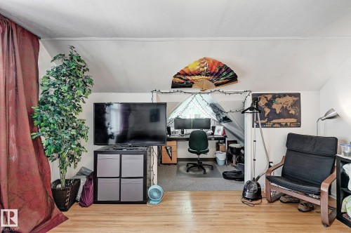 Office space with wood finished floors - 11559 80 Avenue, Edmonton, AB - Indoor