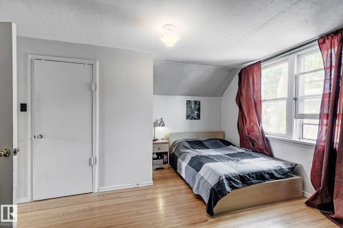 11559 80 Avenue, Edmonton, AB - Indoor Photo Showing Bedroom