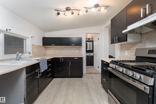 12018 95 Street, Edmonton, AB - Indoor Photo Showing Kitchen With Upgraded Kitchen
