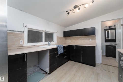 12018 95 Street, Edmonton, AB - Indoor Photo Showing Kitchen