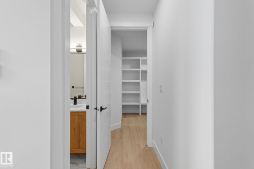 1133 Gyrfalcon Crescent, Edmonton, AB - Indoor Photo Showing Other Room