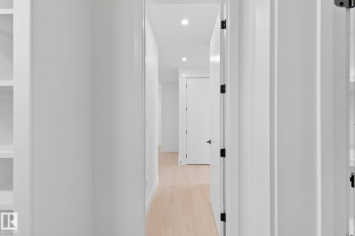 1133 Gyrfalcon Crescent, Edmonton, AB - Indoor Photo Showing Other Room