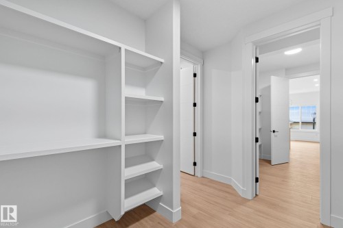 1133 Gyrfalcon Crescent, Edmonton, AB - Indoor