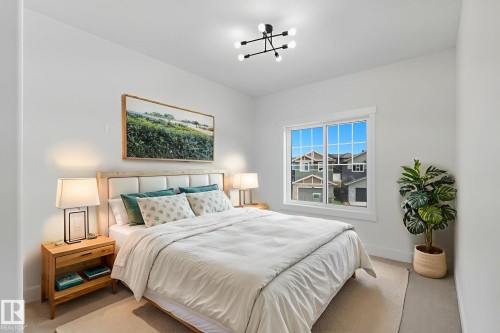 1133 Gyrfalcon Crescent, Edmonton, AB - Indoor Photo Showing Bedroom