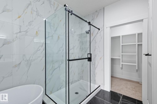 1133 Gyrfalcon Crescent, Edmonton, AB - Indoor Photo Showing Bathroom