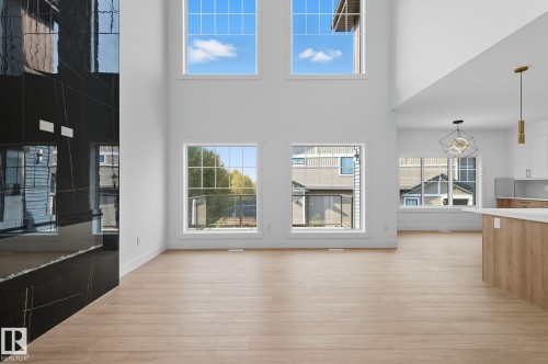 1133 Gyrfalcon Crescent, Edmonton, AB - Indoor