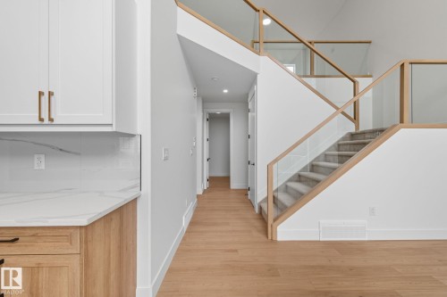 1133 Gyrfalcon Crescent, Edmonton, AB - Indoor Photo Showing Other Room