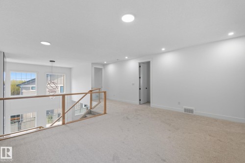 1133 Gyrfalcon Crescent, Edmonton, AB - Indoor Photo Showing Other Room