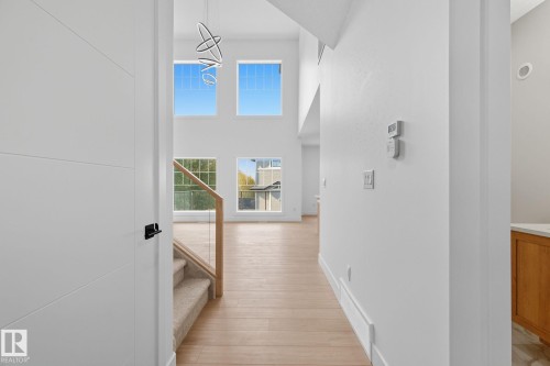 1133 Gyrfalcon Crescent, Edmonton, AB - Indoor Photo Showing Other Room