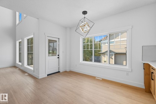 1133 Gyrfalcon Crescent, Edmonton, AB - Indoor Photo Showing Other Room