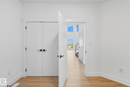 1133 Gyrfalcon Crescent, Edmonton, AB - Indoor Photo Showing Other Room
