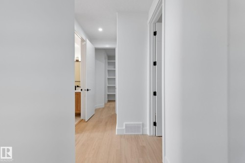 1133 Gyrfalcon Crescent, Edmonton, AB - Indoor Photo Showing Other Room