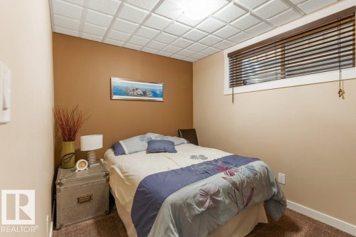 1182 Hays Drive, Edmonton, AB - Indoor Photo Showing Bedroom