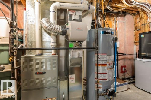 1182 Hays Drive, Edmonton, AB - Indoor Photo Showing Basement