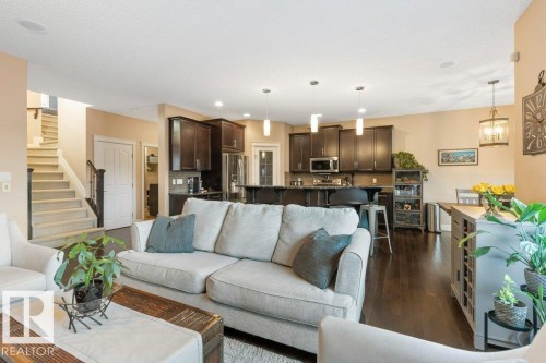 1182 Hays Drive, Edmonton, AB - Indoor Photo Showing Living Room