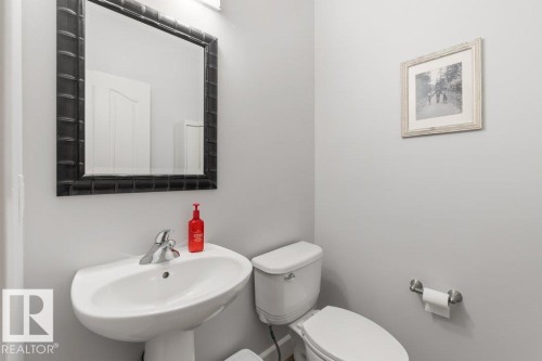 1182 Hays Drive, Edmonton, AB - Indoor Photo Showing Bathroom