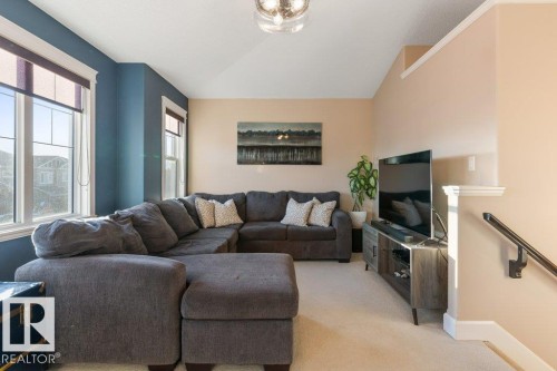 1182 Hays Drive, Edmonton, AB - Indoor Photo Showing Living Room