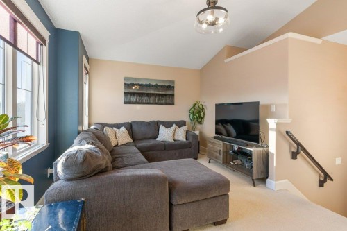 1182 Hays Drive, Edmonton, AB - Indoor Photo Showing Living Room
