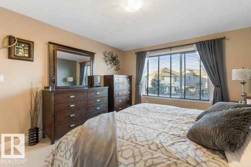1182 Hays Drive, Edmonton, AB - Indoor Photo Showing Bedroom