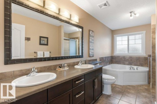 1182 Hays Drive, Edmonton, AB - Indoor Photo Showing Bathroom