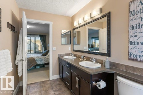 1182 Hays Drive, Edmonton, AB - Indoor Photo Showing Bathroom
