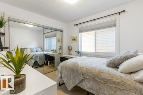 1182 Hays Drive, Edmonton, AB - Indoor Photo Showing Bedroom