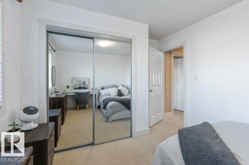 1182 Hays Drive, Edmonton, AB - Indoor Photo Showing Bedroom