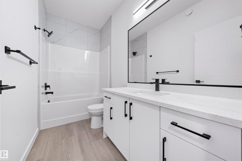 224 Lee Ridge Road, Edmonton, AB - Indoor Photo Showing Bathroom