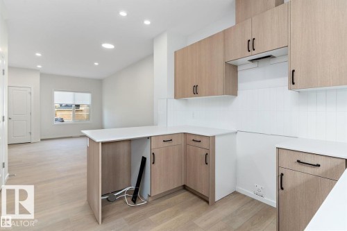 4277 Kinglet Drive, Edmonton, AB - Indoor Photo Showing Kitchen