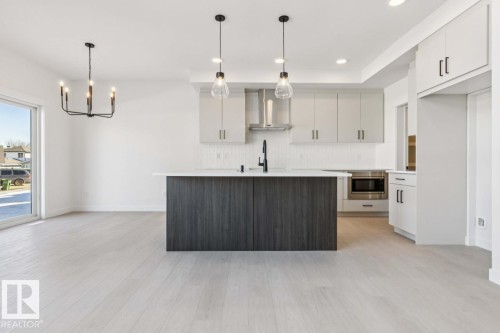 1519 Grant Way, Edmonton, AB - Indoor Photo Showing Kitchen With Upgraded Kitchen