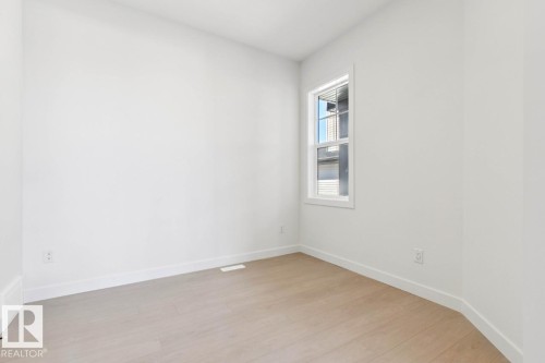 1519 Grant Way, Edmonton, AB - Indoor Photo Showing Other Room