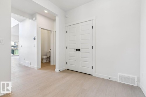 1519 Grant Way, Edmonton, AB - Indoor Photo Showing Other Room