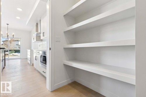 1519 Grant Way, Edmonton, AB - Indoor