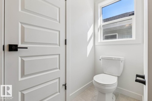 1519 Grant Way, Edmonton, AB - Indoor Photo Showing Bathroom