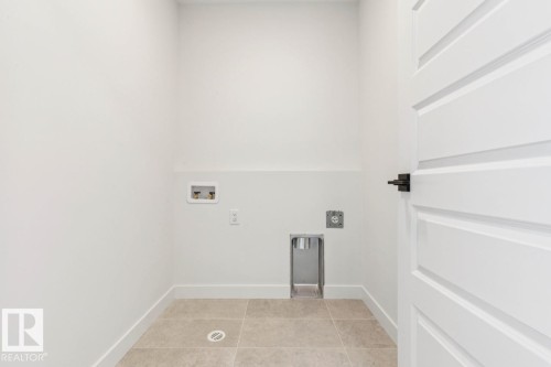 1519 Grant Way, Edmonton, AB - Indoor Photo Showing Other Room