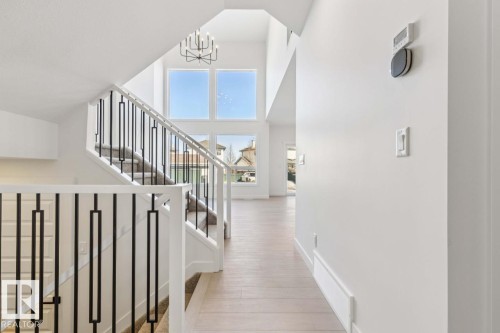 1519 Grant Way, Edmonton, AB - Indoor Photo Showing Other Room