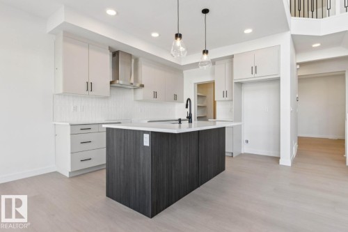 1519 Grant Way, Edmonton, AB - Indoor Photo Showing Kitchen With Upgraded Kitchen