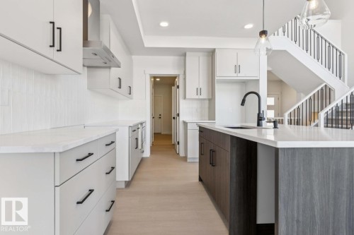 1519 Grant Way, Edmonton, AB - Indoor Photo Showing Kitchen With Upgraded Kitchen