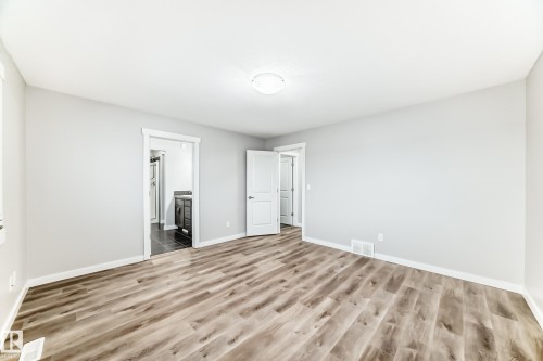 Edmonton, AB - Indoor Photo Showing Other Room