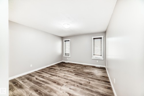 Edmonton, AB - Indoor Photo Showing Other Room