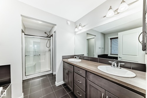 Edmonton, AB - Indoor Photo Showing Bathroom