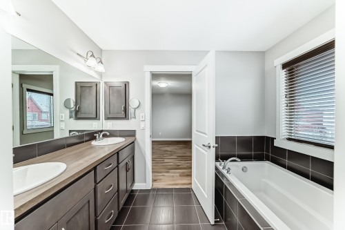 Edmonton, AB - Indoor Photo Showing Bathroom