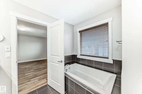 Edmonton, AB - Indoor Photo Showing Bathroom