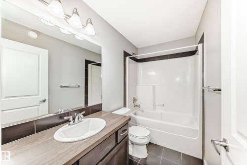 Edmonton, AB - Indoor Photo Showing Bathroom