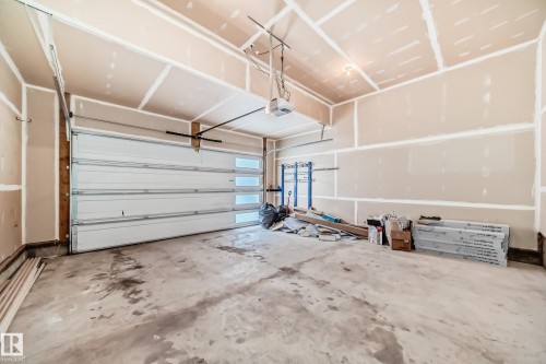 Edmonton, AB - Indoor Photo Showing Garage