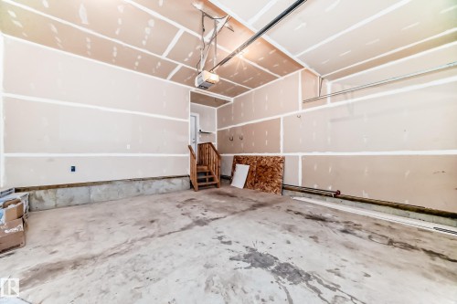 Edmonton, AB - Indoor Photo Showing Garage