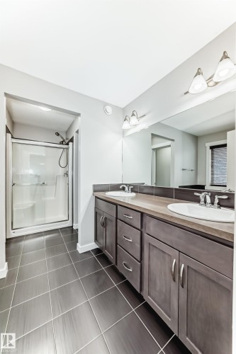 Edmonton, AB - Indoor Photo Showing Bathroom